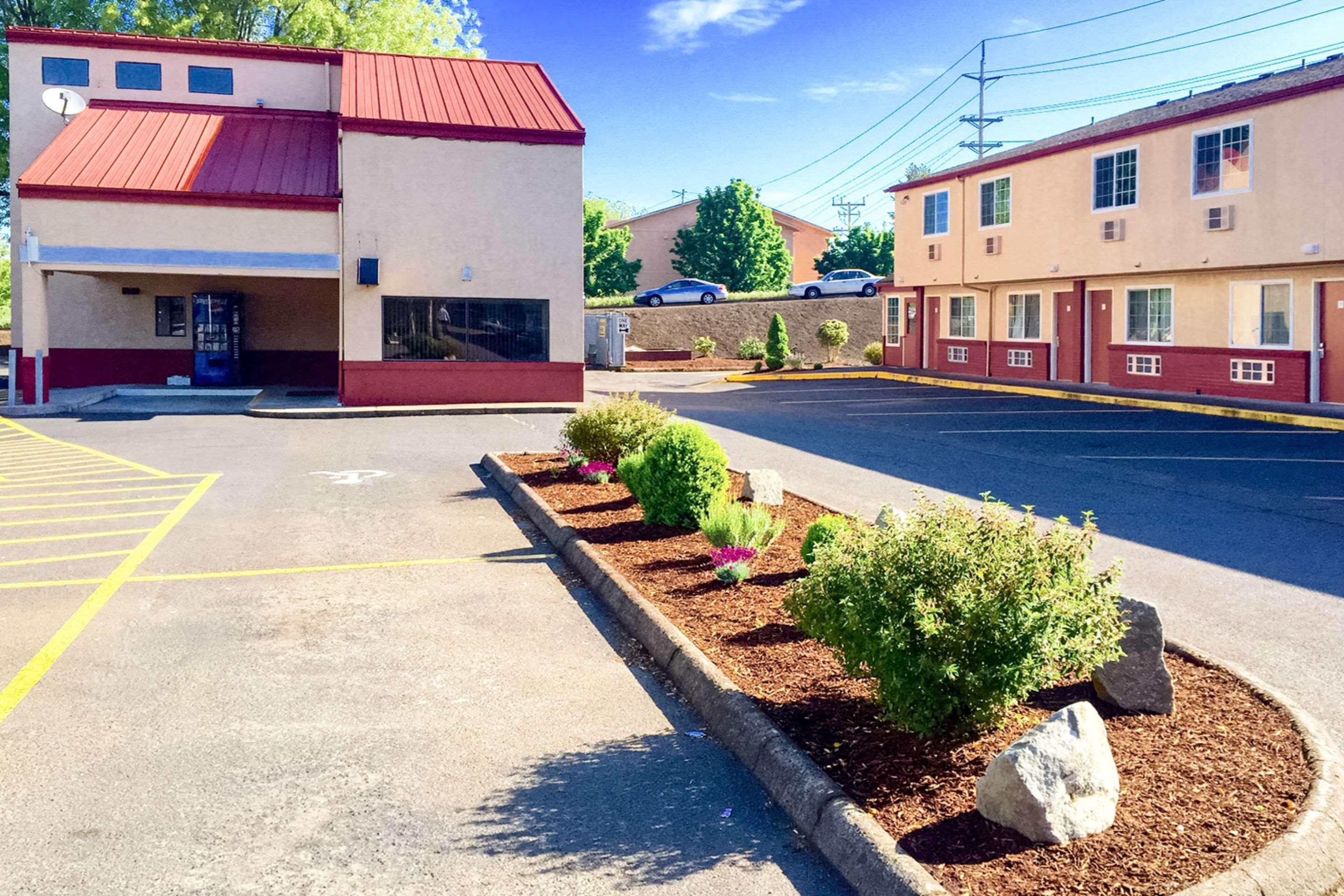 Rodeway Inn Willamette River Corvallis Exterior photo